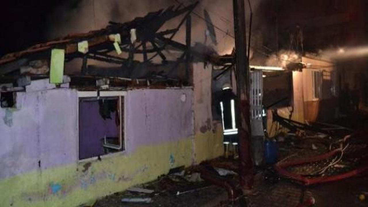 Bursa'da 2 ahşap ev yandı