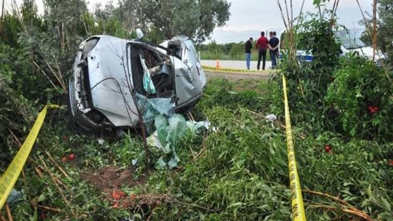 Bursa'da otomobil ağaca çarptı: 1 ölü, 2 yaralı