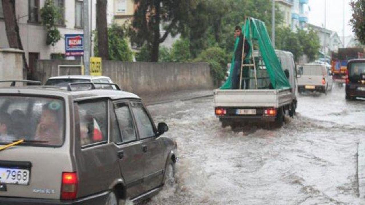 Bursa'da şiddetli yağış sonrası sel