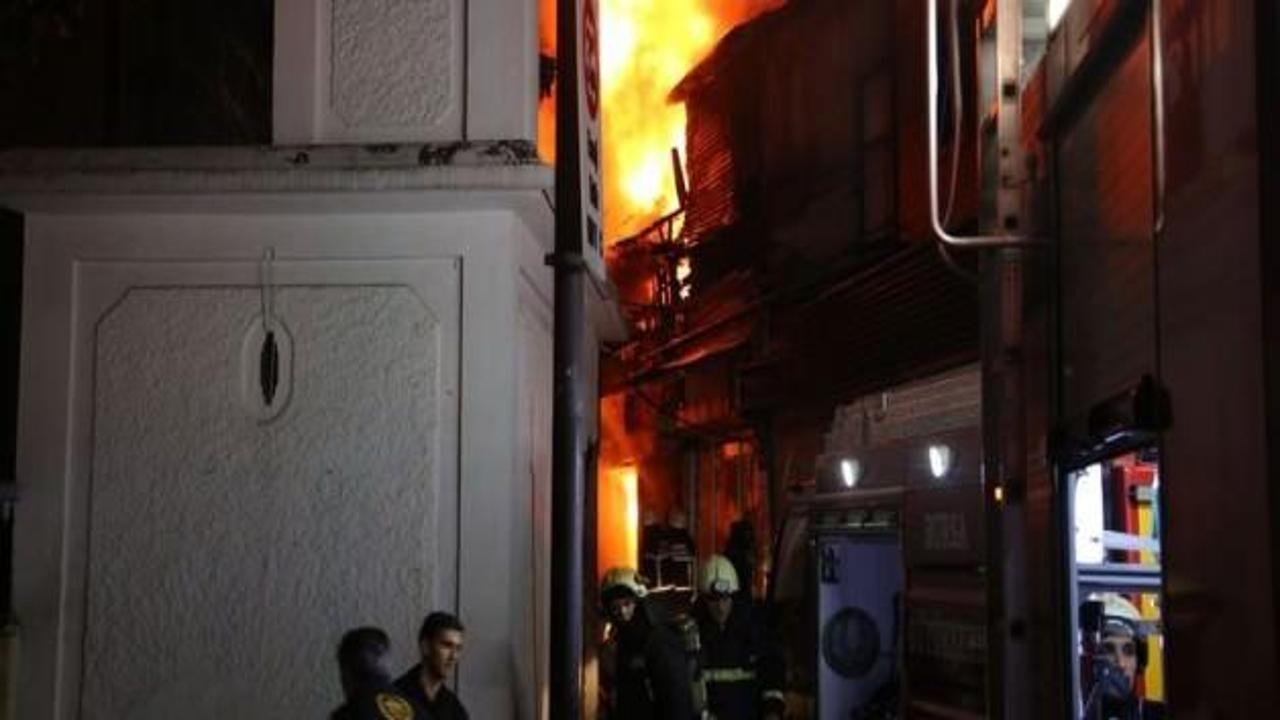 Bursa'da tarihi çarşıda büyük yangın