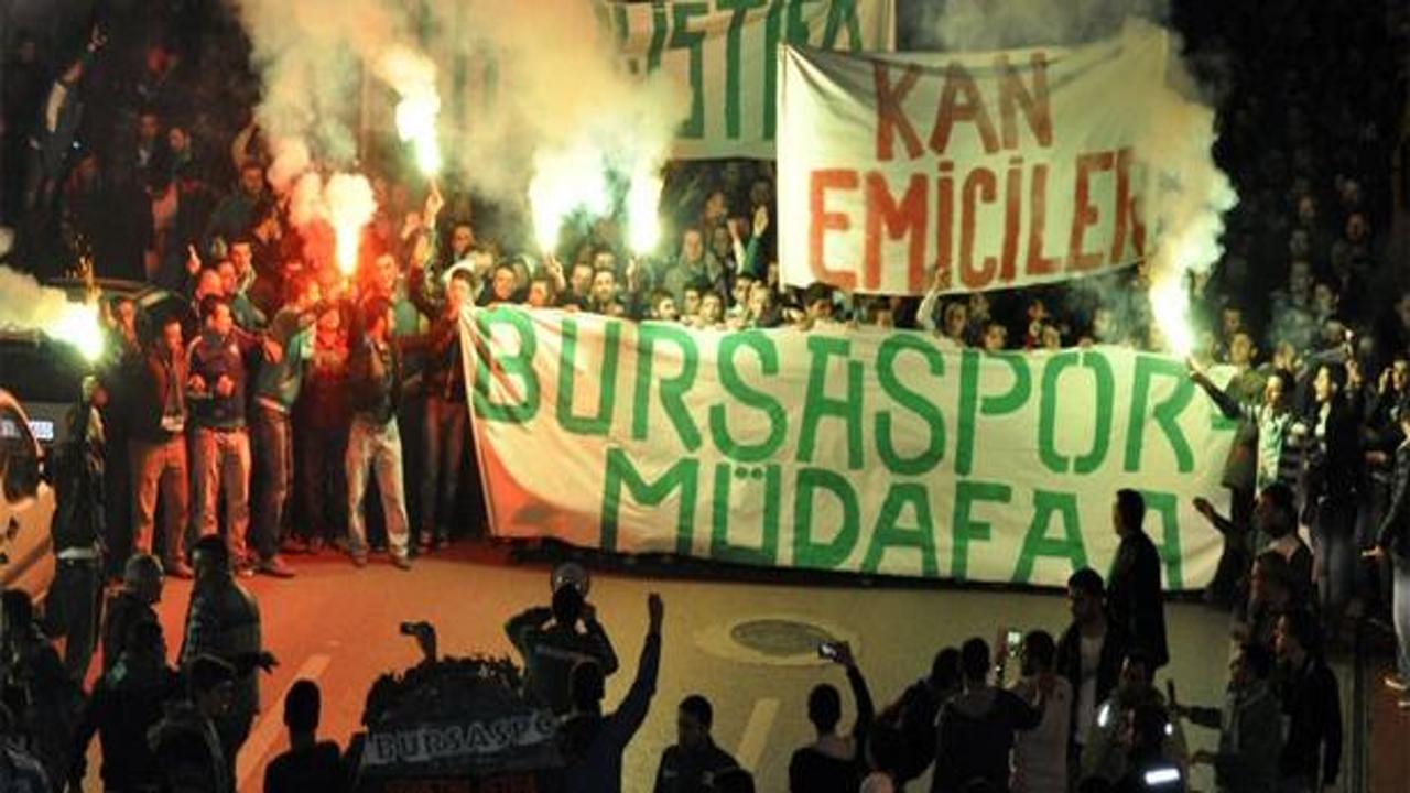 Bursasporlu taraftarlardan protesto yürüyüşü