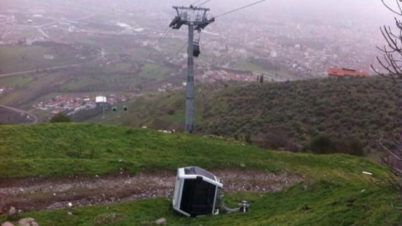 B&uuml;y&uuml;k panik: Teleferik vagonu 10 metreden d&uuml;şt&uuml;