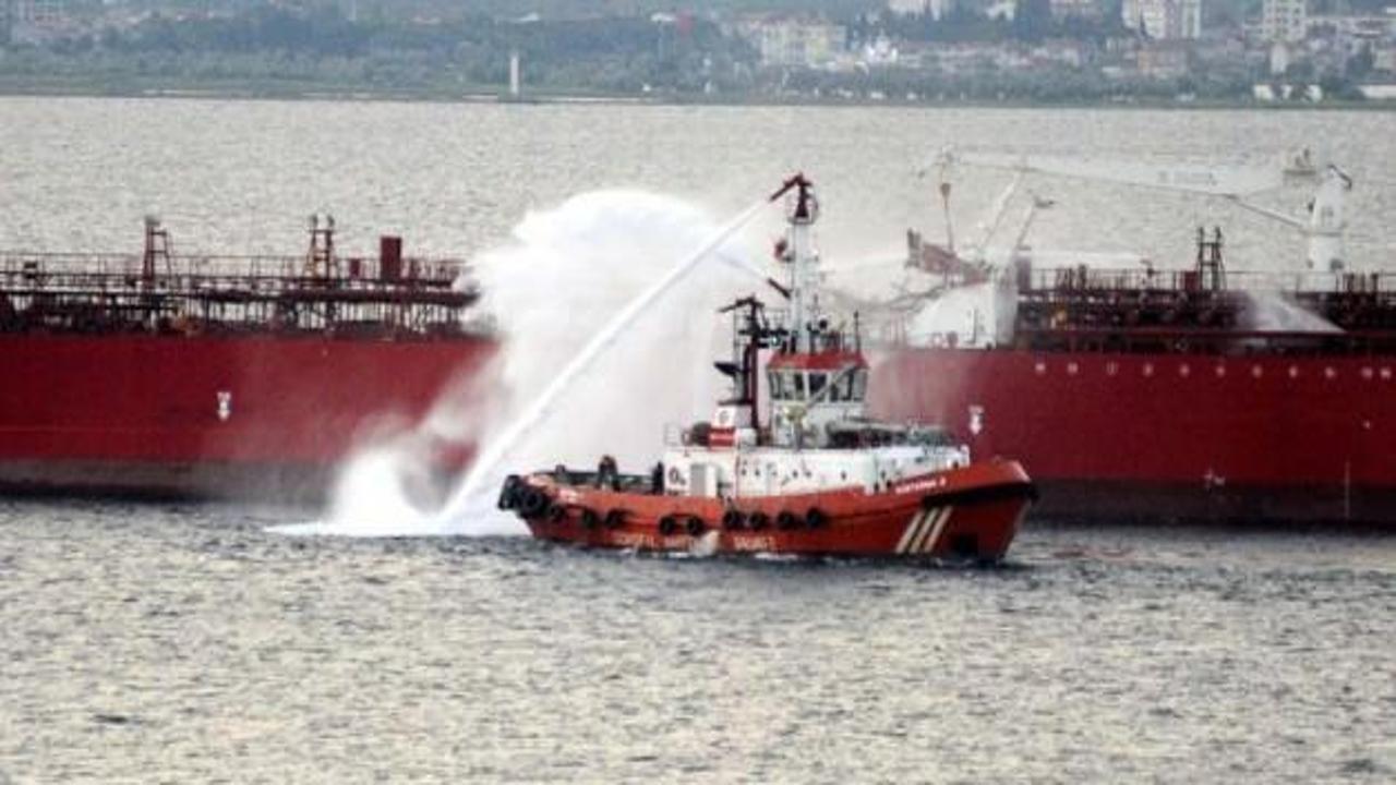Çanakkale'de yolcu gemisiyle tanker çarpıştı!