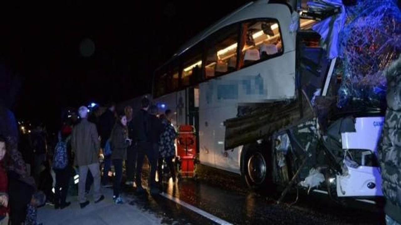Çanakkale'de feci kaza: 11 yaralı