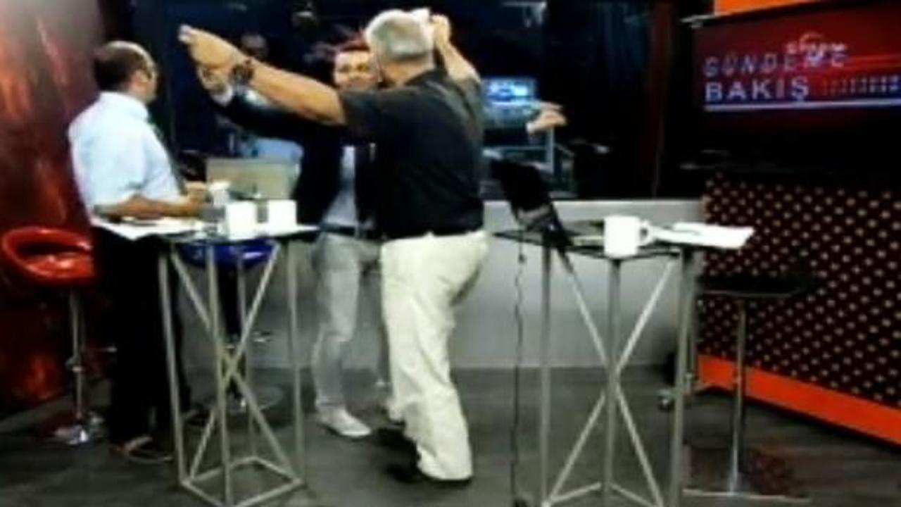 Canlı yayında ilginç protesto!