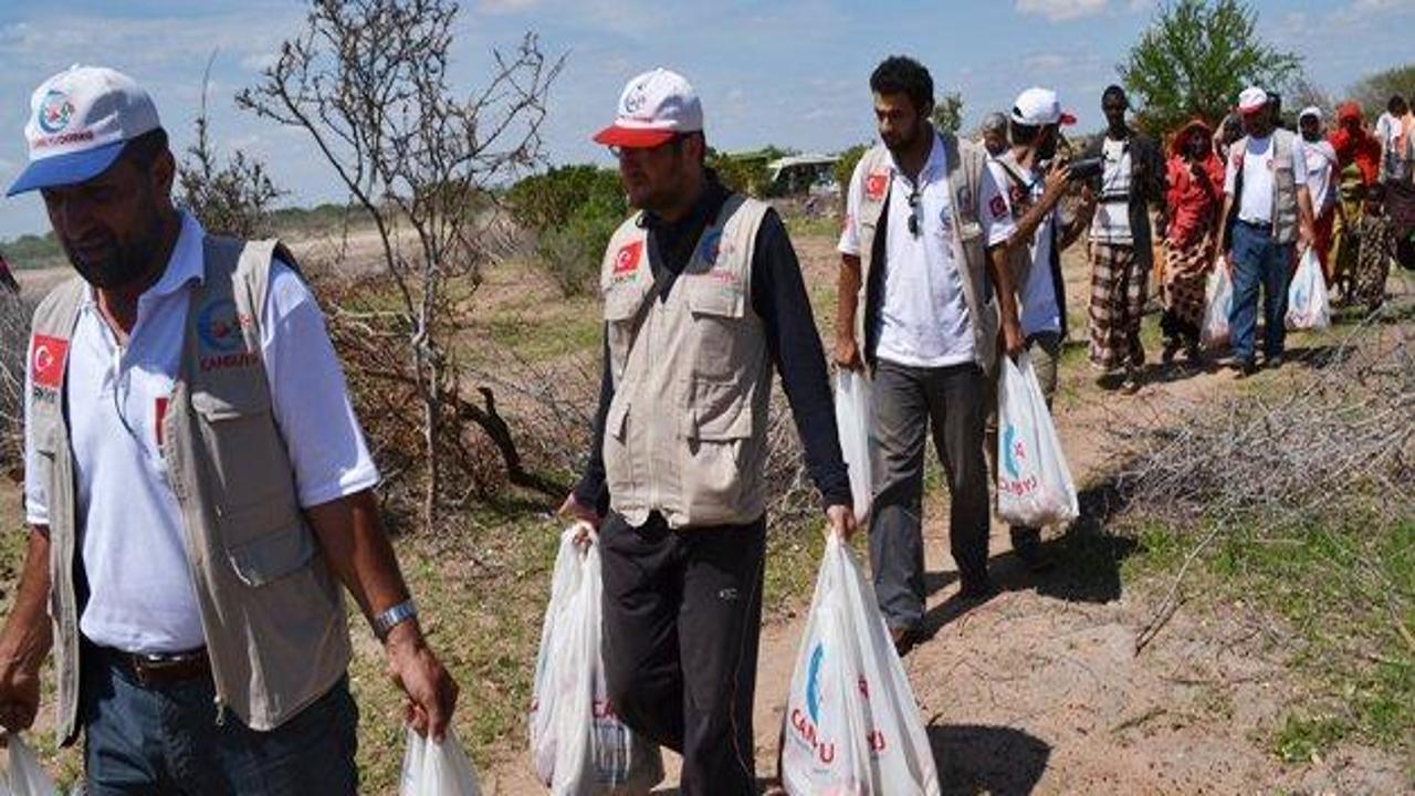 Cansuyu 81 ilde, 30 &uuml;lkede iftar sofrası kuruyor