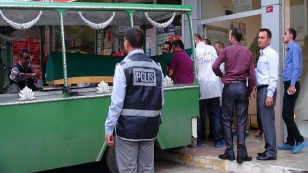 &Ccedil;ekmek&ouml;y'de eski koca dehşeti: 2 &ouml;l&uuml;