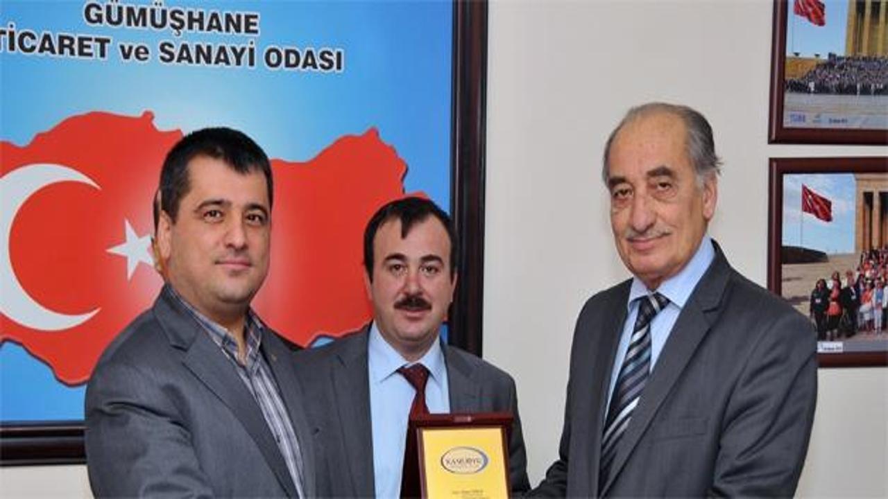 Çeyrek asırlık gazetecilere plaket