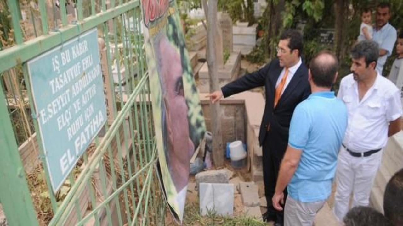 CHP'li başkan DEP'lilerin mezarında