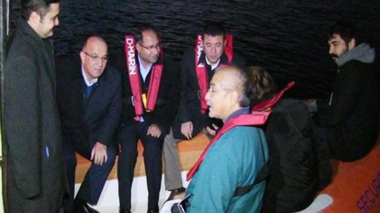 CHP'liler Aylan için botla denize açıldı!