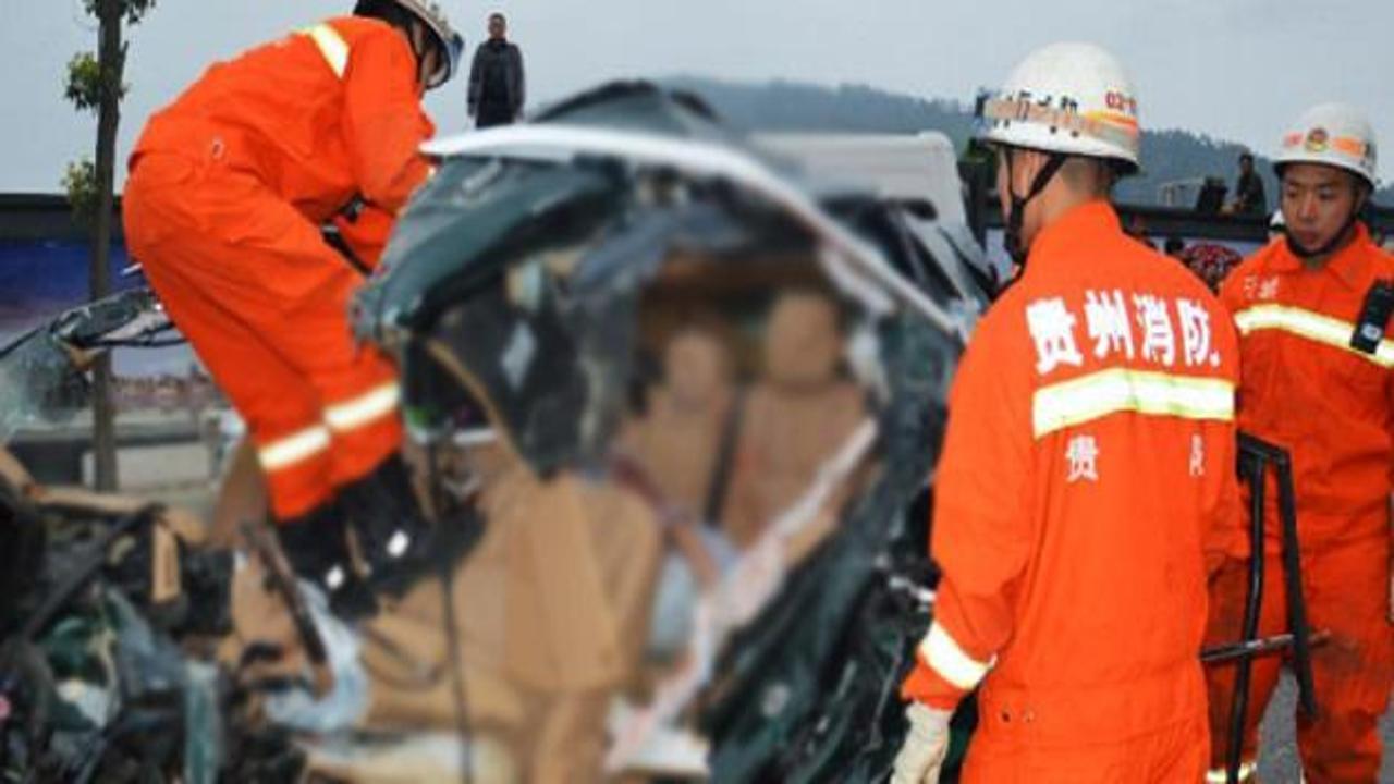 Çin'de otobüs uçuruma yuvarlandı: 20 ölü