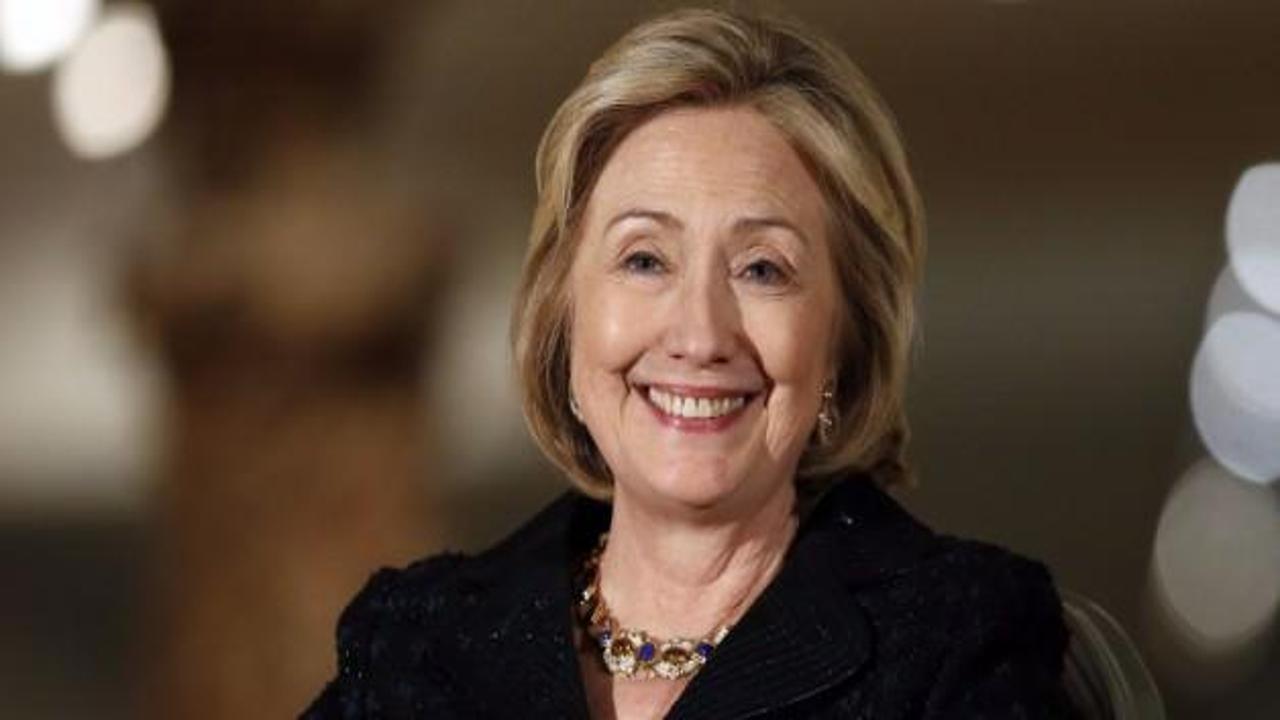 Clinton'ın seçim reklamına 18 yaş sınırı