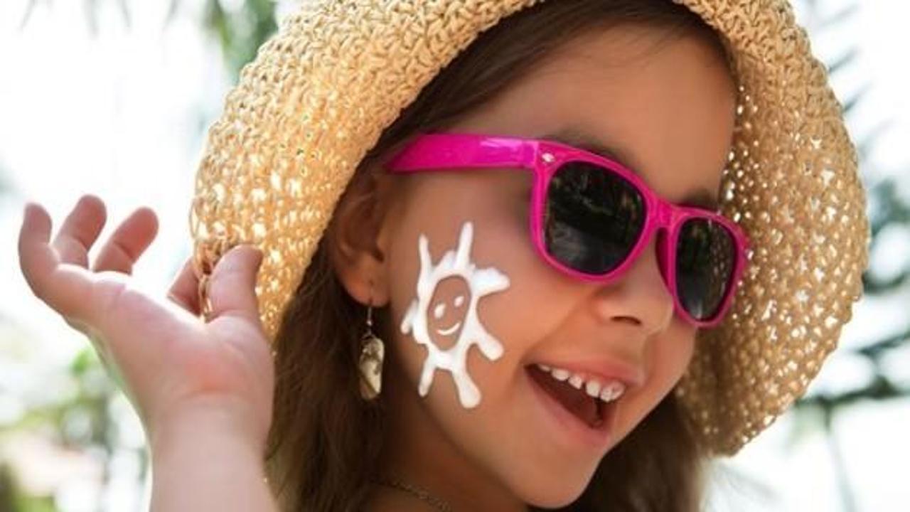 Çocuklarınızı güneşin zararlı etkilerinden koruyun