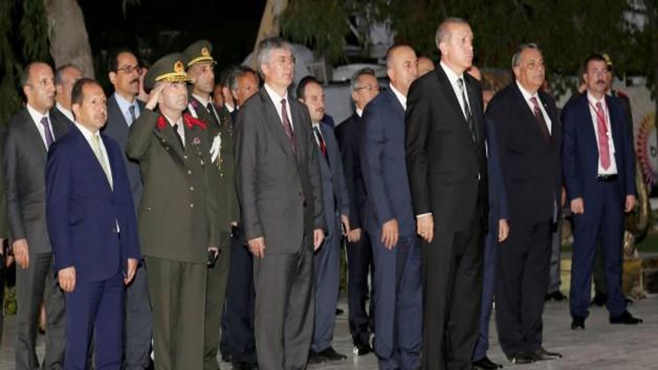 Cumhurbaşkanı Erdoğan şehitlik ziyaretinde