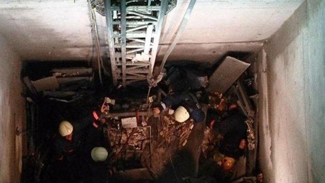 İşçileri taşıyan asansör 10'uncu kattan düştü