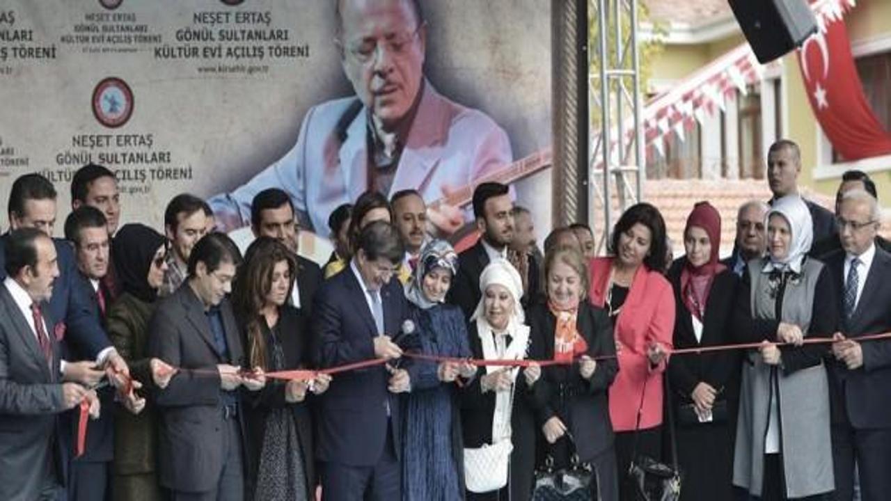 Davutoğlu, Neşet Ertaş Kültürevi'ni açtı