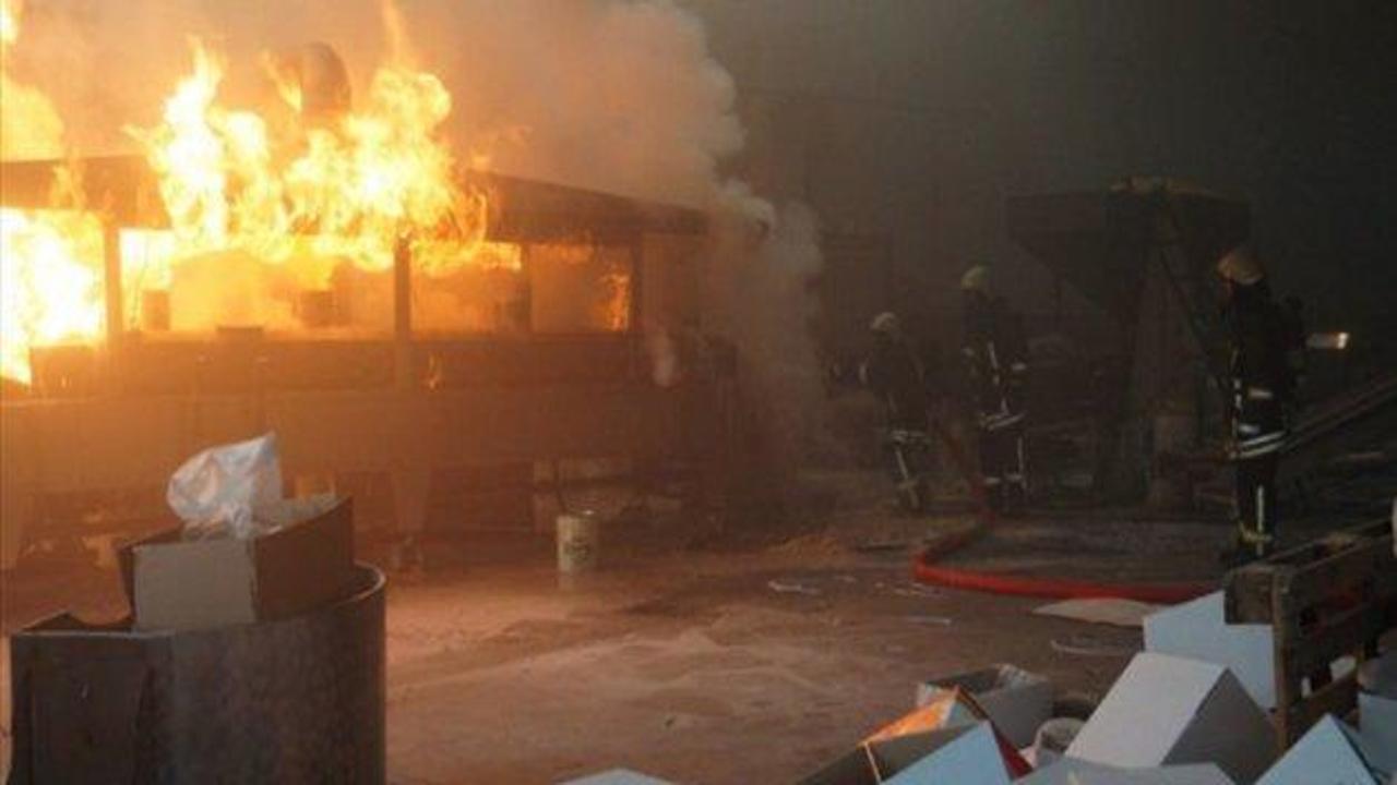 Denizli'de bir kuruyemiş fabrikasında yangın