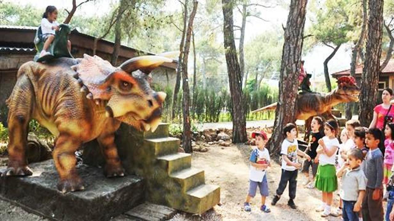 Dinozor temalı park ziyaretçilerini bekliyor