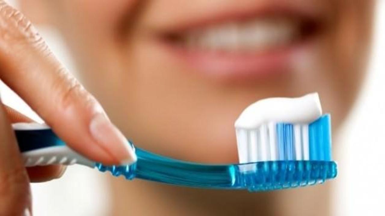Dişlerinizi günde 3 kereden fazla fırçalamayın!