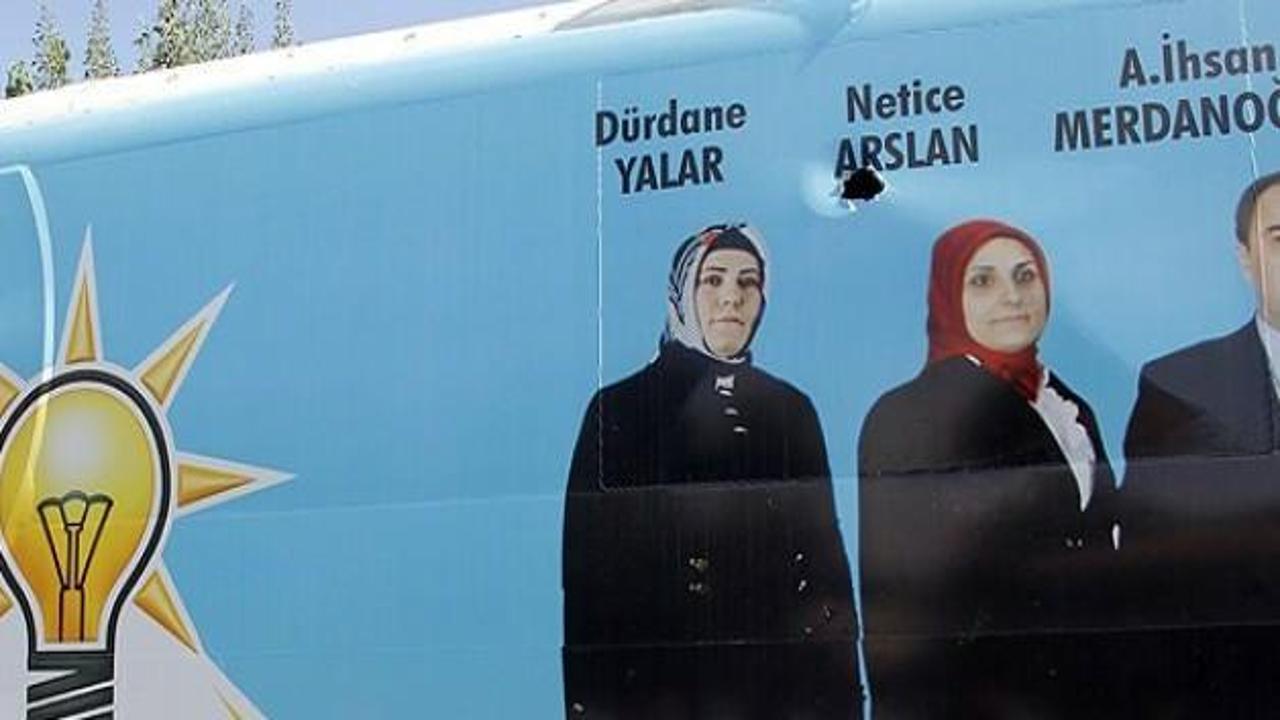 Diyarbakır'da AK Parti seçim otobüsüne saldırı