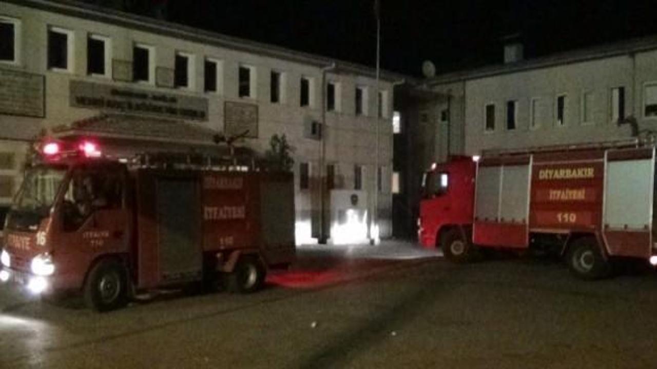 Diyarbakır’da iki okula eş zamanlı saldırı!