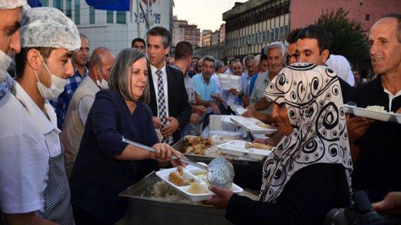 Diyarbakır'da yüzlerce kişi iftarda buluştu