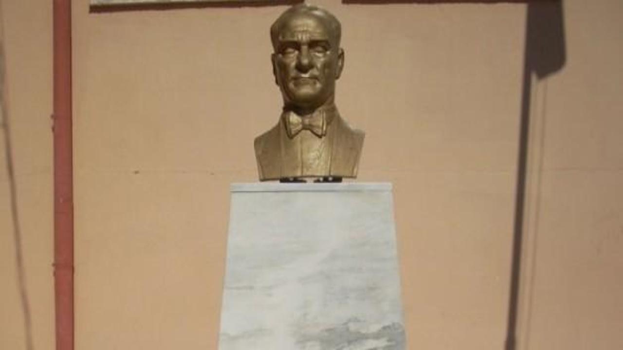 Doğubayazıt'ta Atatürk büstünü yaktılar
