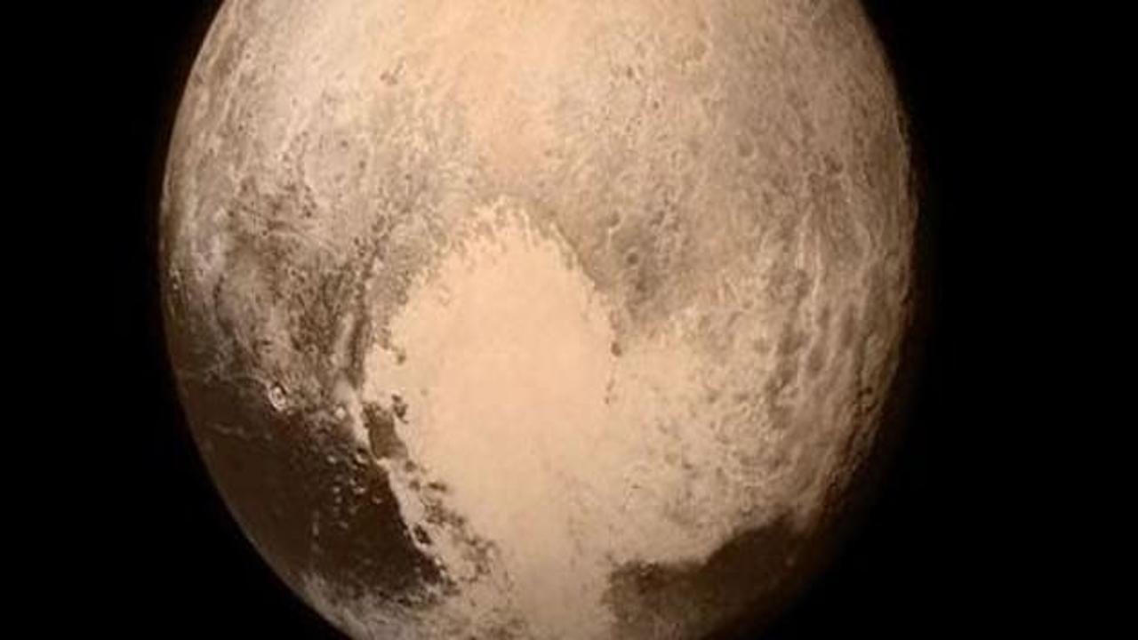 New Horizons Plüton'dan ilk görüntüyü geçti
