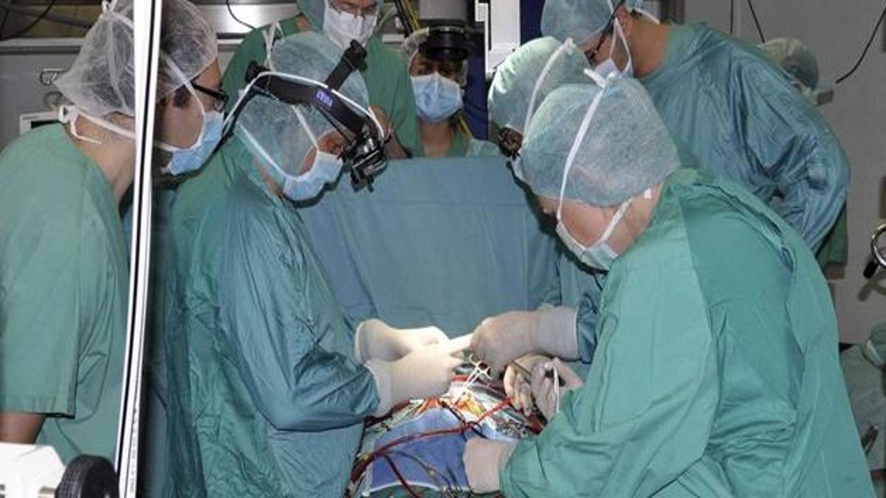 Dünyanın ilk yapay kalbi başarıyla nakledildi