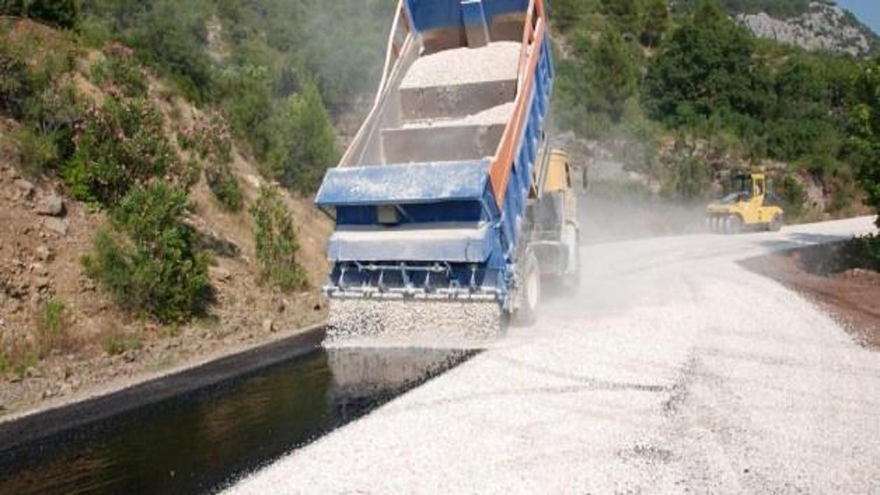 Akseki'de mahalle yollarında asfalt çalışmaları başlatıldı