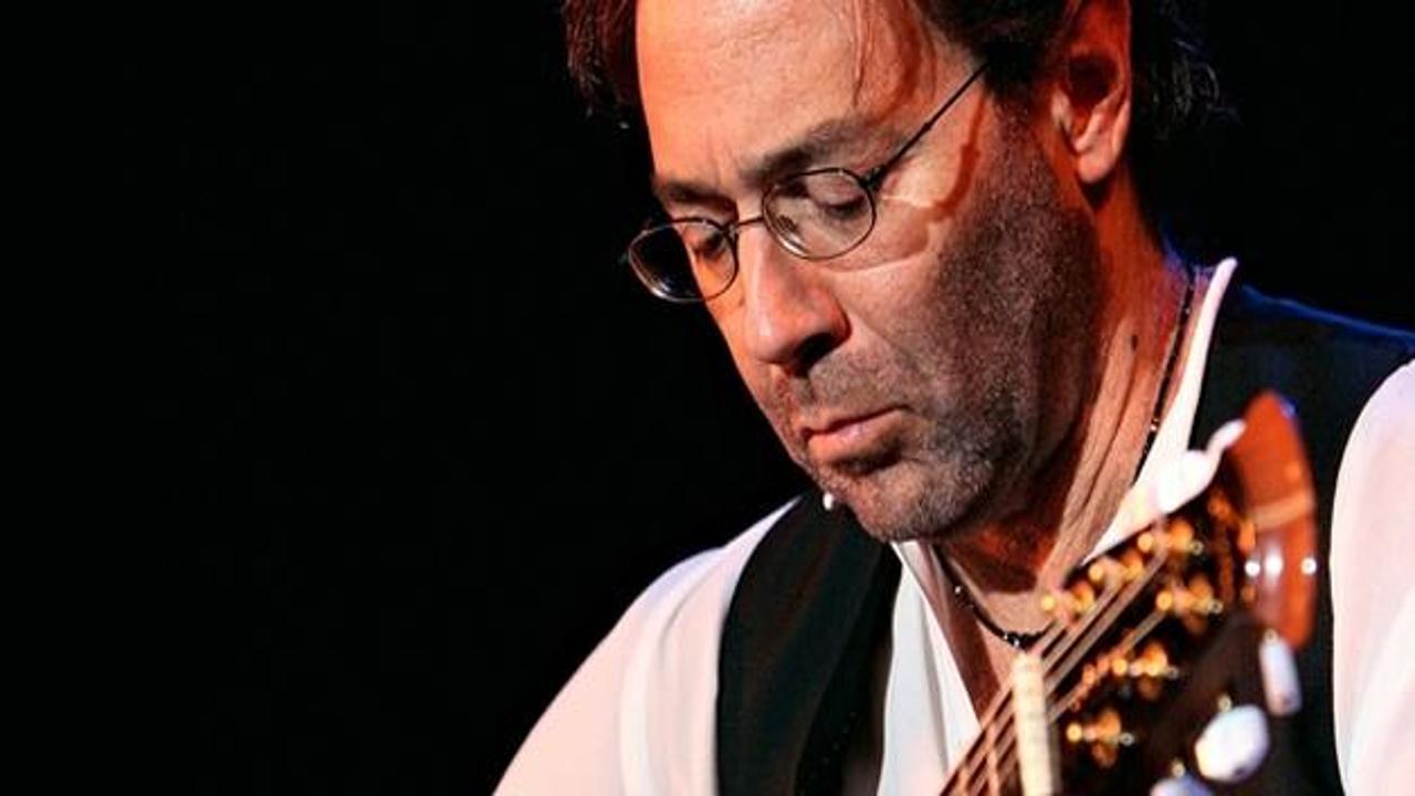 Efsane caz gitaristi İzmir'de konser verecek