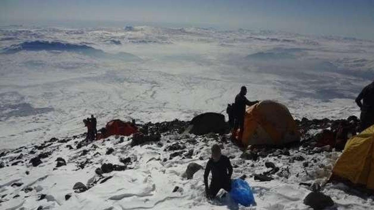 Eksi 40 derecede Ağrı Dağı'na tırmandılar