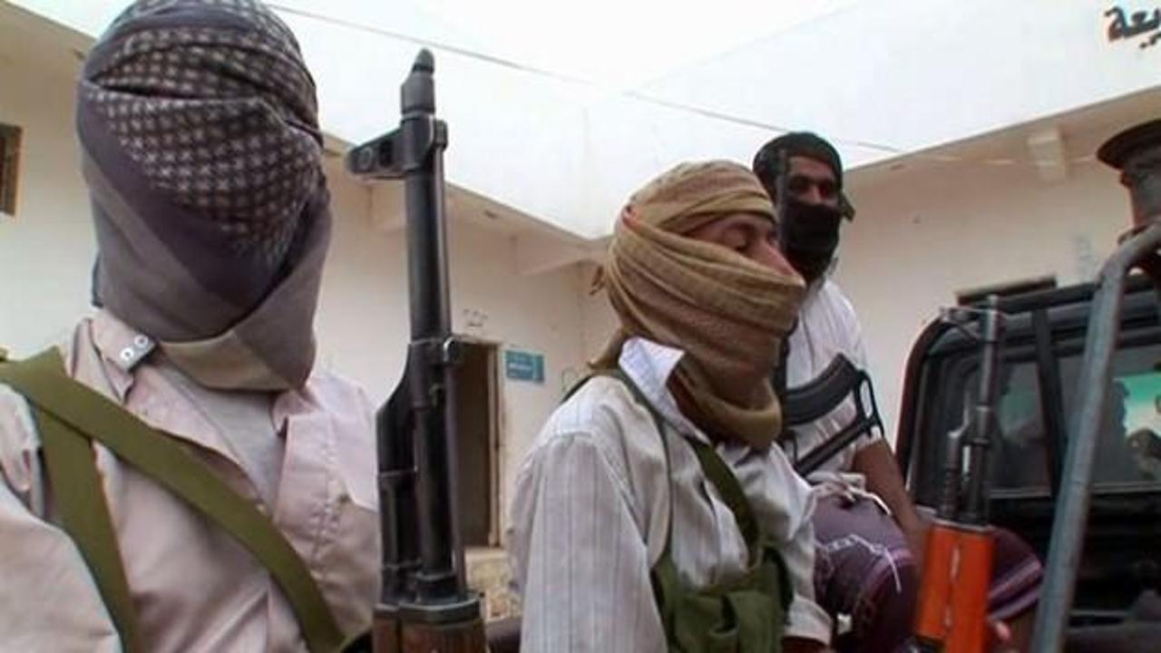 El Kaide'den 10 kişiye kırbaç cezası