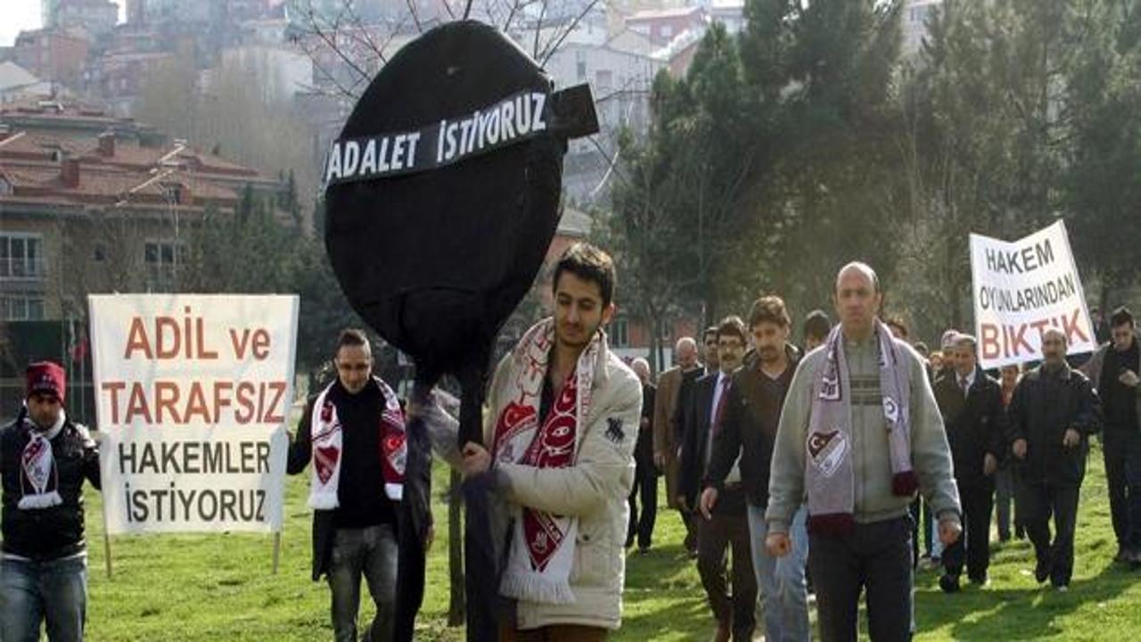 Elazığsporlu taraftarlar TFF'yi protesto etti