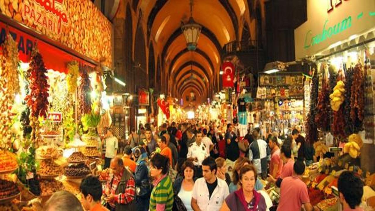 İstanbul'da bayram alışverişi yoğunluğu yaşanıyor
