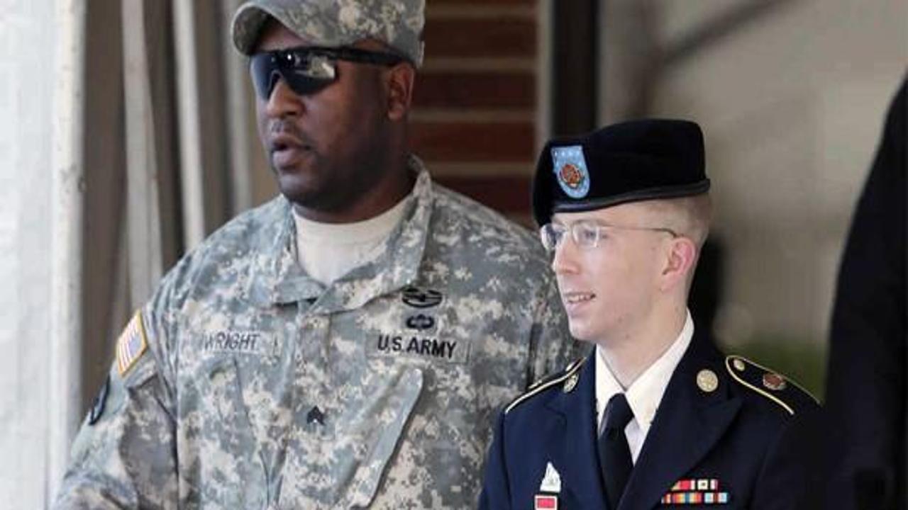 Er Manning askeri mahkemede