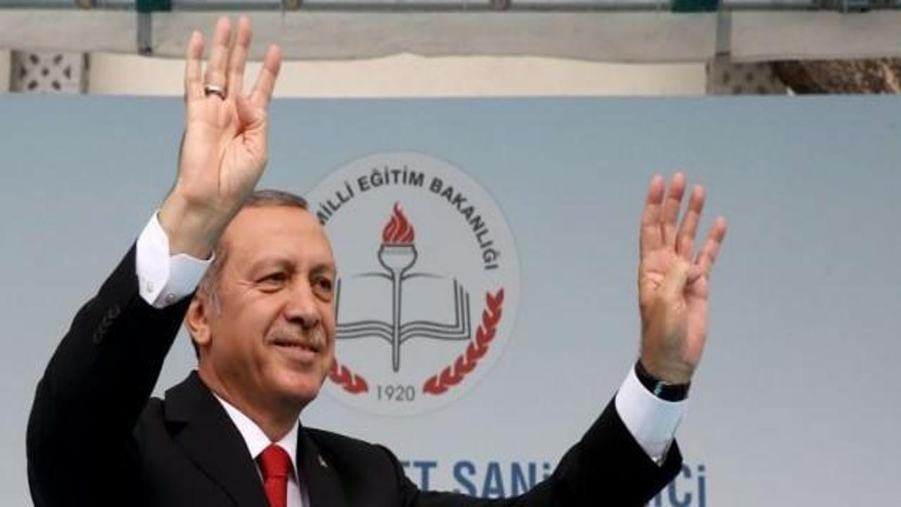 Erdoğan'a ilkokul fotoğrafı hediye edildi