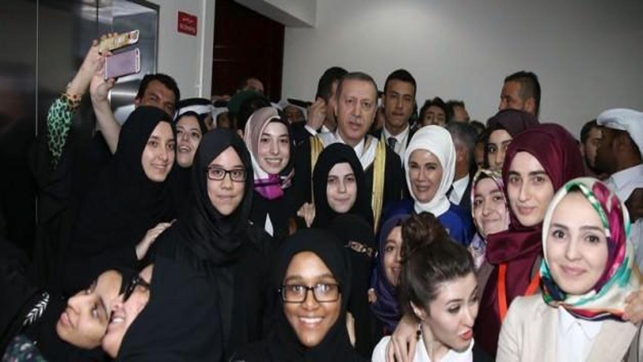 Erdoğan&rsquo;la aynı karede yer almak i&ccedil;in yarıştılar 