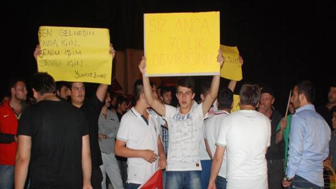 Ereğli'de gen&ccedil;ler AK Parti'ye destek i&ccedil;in y&uuml;r&uuml;d&uuml;