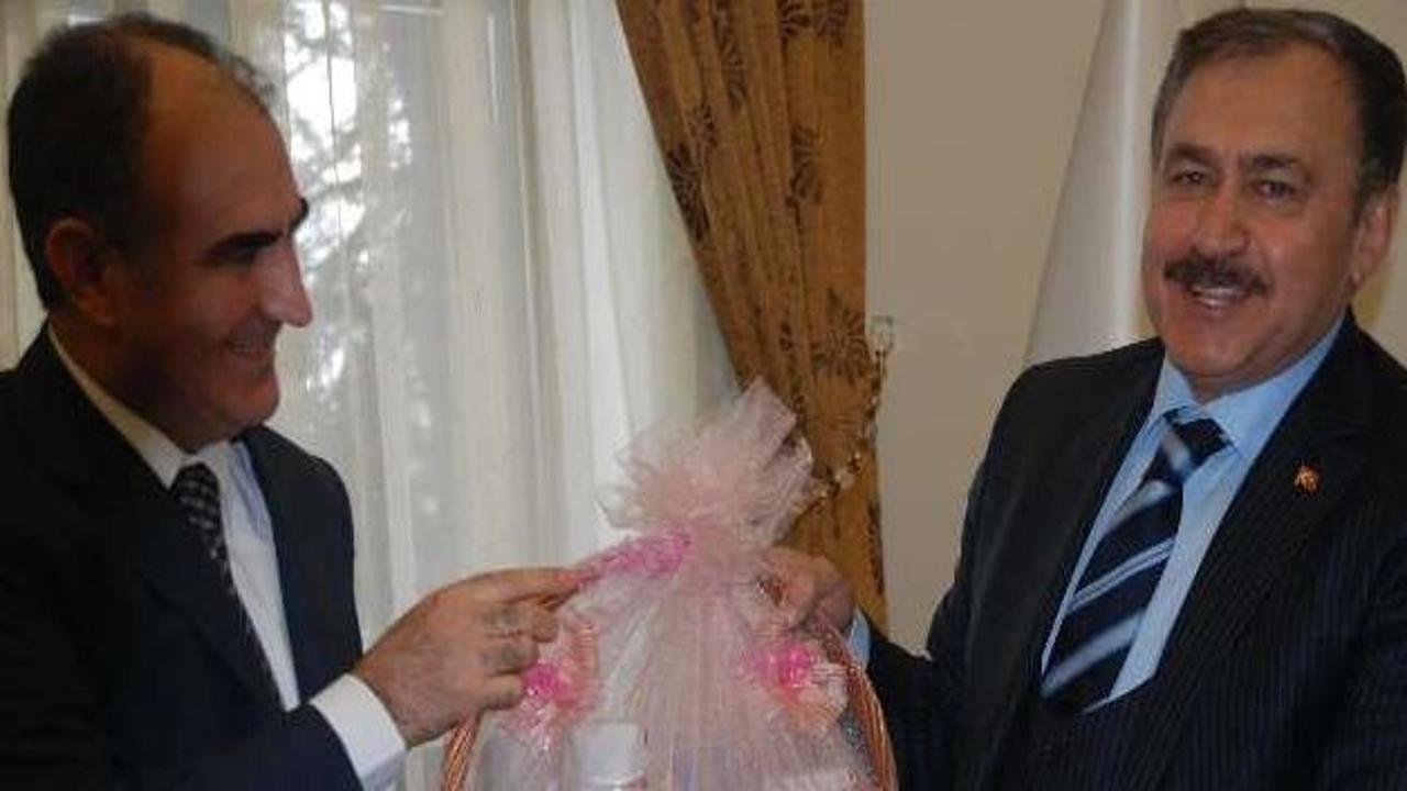 Eroğlu bıyıklarını kesecek mi?