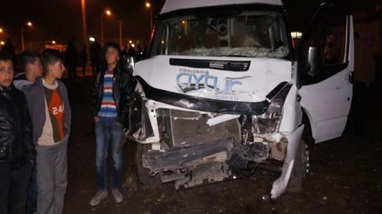 Erzurum'da öğrenci servisi kaza yaptı, 7 yaralı