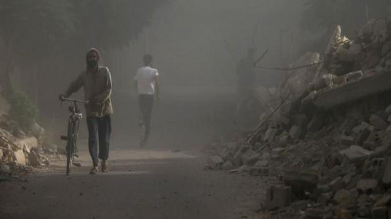 Esed güçleri havadan saldırdı: 12 ölü