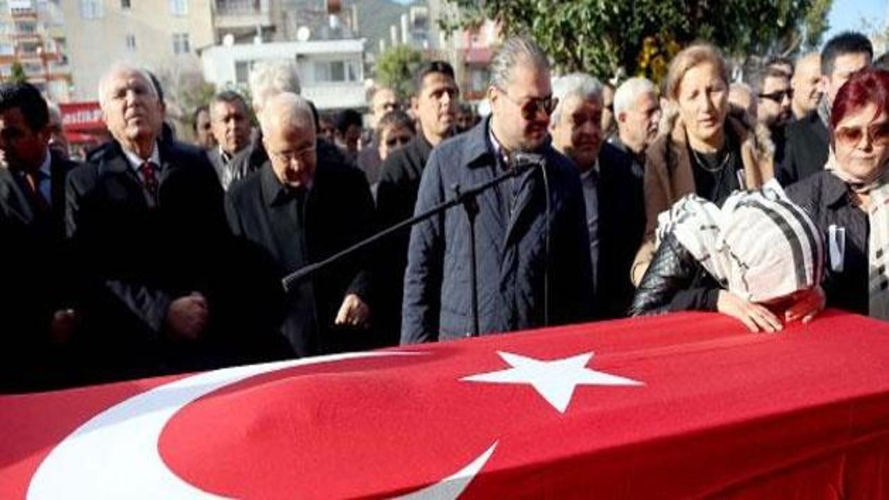 Eski Bakan toprağa verildi