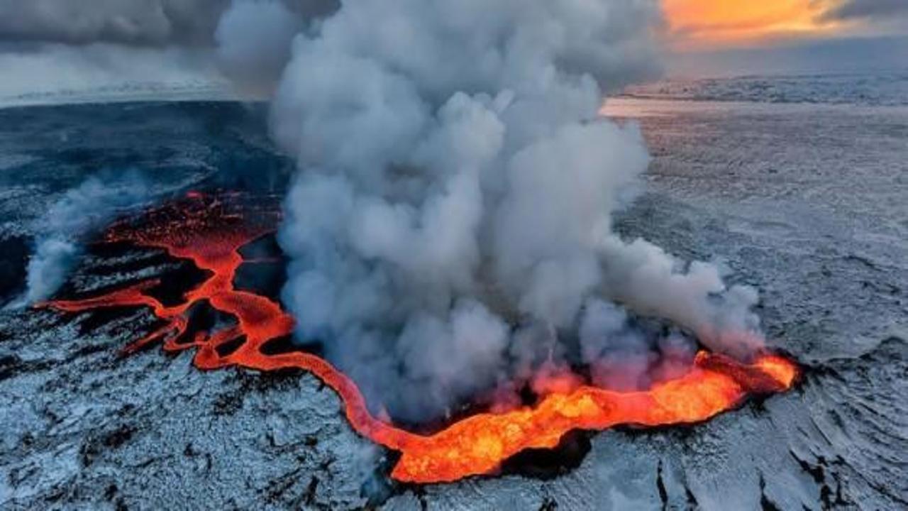 Etna Yanardağı'nda büyük patlama!