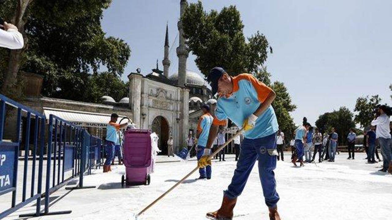Eyüp Sultan Camisi 20 LT gül suyuyla yıkandı