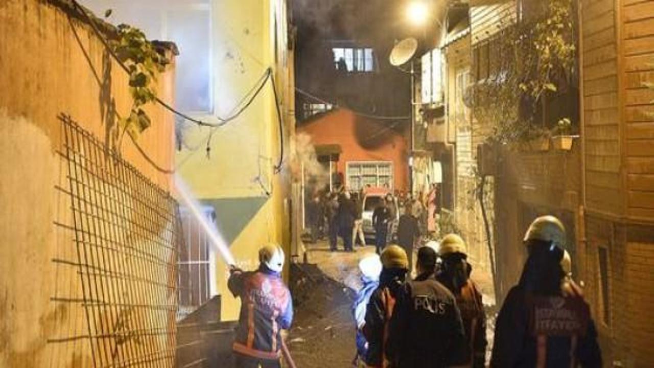 Fatih'teki yangın itfaiyecilere zor anlar yaşattı