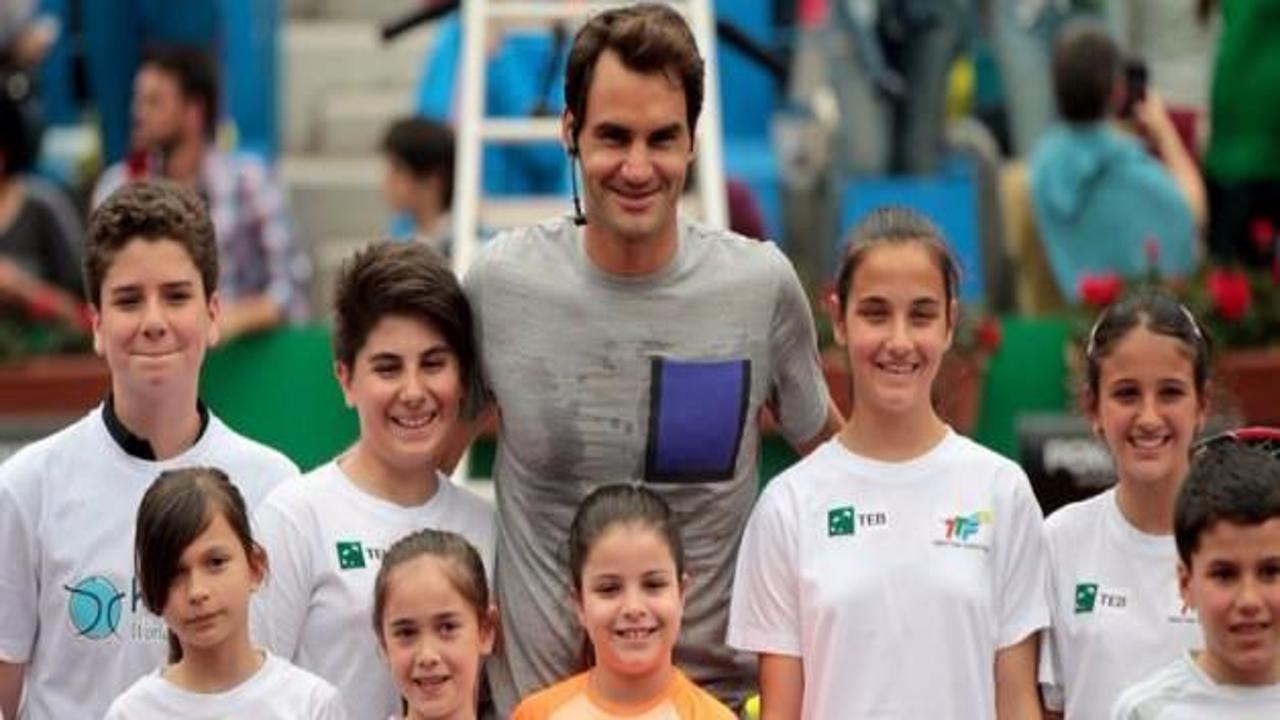 Federer çocuklarla buluştu