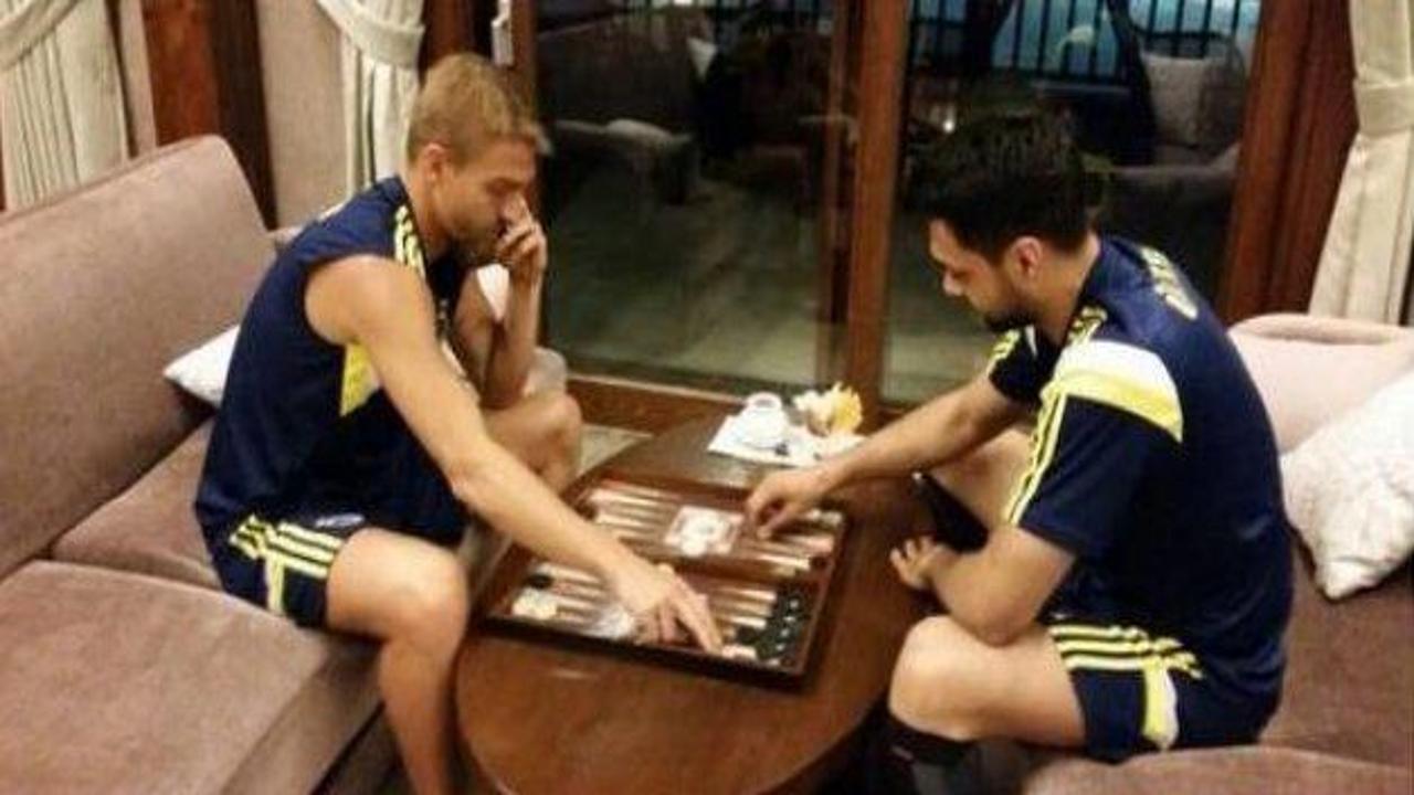 Fenerbahçeli futbolcuların tavla keyfi