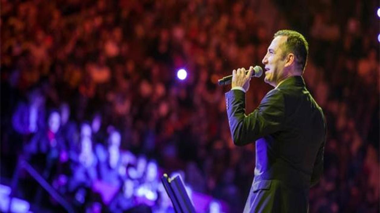     Ferhat Göçer 15 bin kişiye konser verdi 
