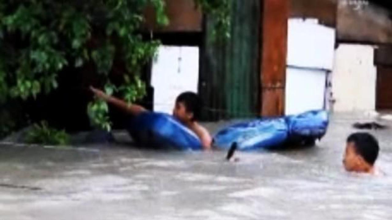 Filipinler'in başkenti sele teslim: 2 ölü